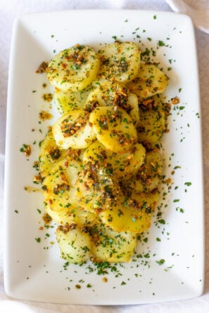 Garlic butter potatoes with parsley.