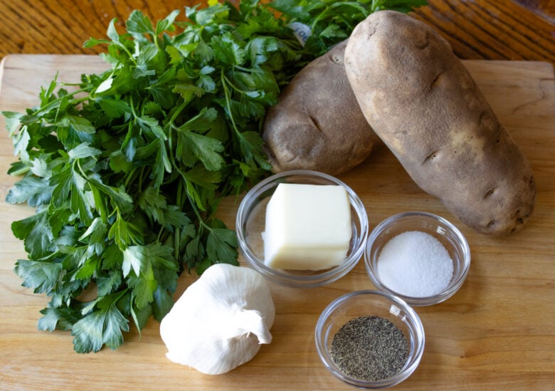 Ingredients needed to make this garlic butter potatoes.