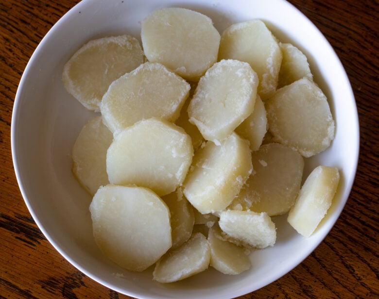 Potatoes par cooked, drained and dried.