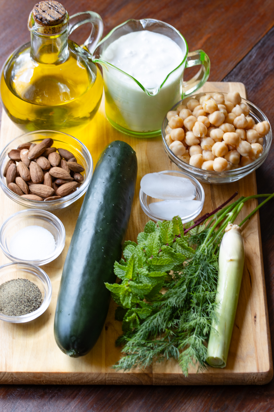 Ingredients needed to make cold cucumber soup.
