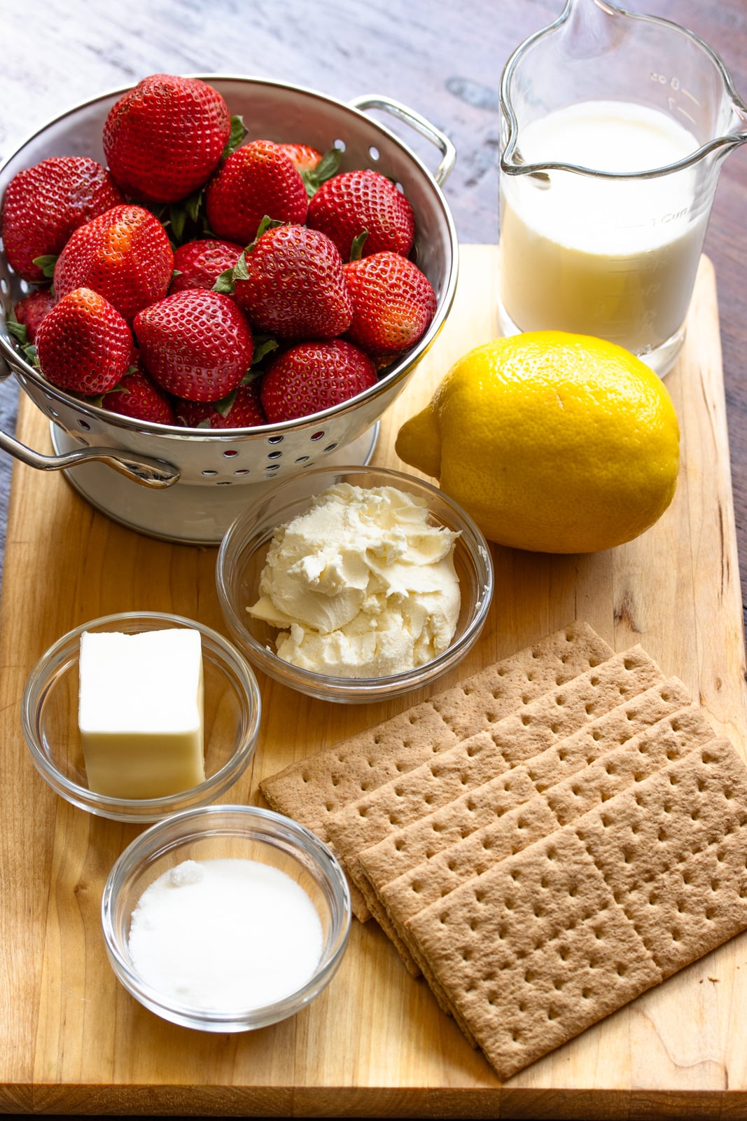 Ingredients needed to make this delicious icebox strawberry cake. 