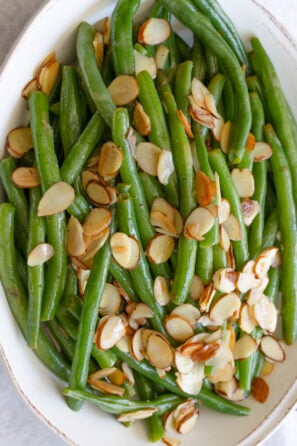 Green beam almondine or French green bean almonide.