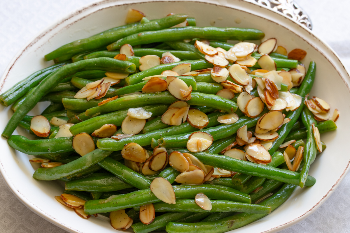 Haricots verts served in an oval serving dish.
