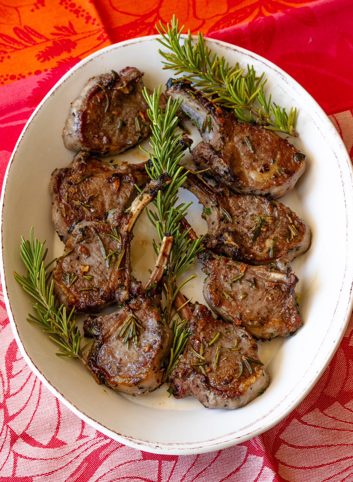 Pan fried lamb chops ready to enjoyed.