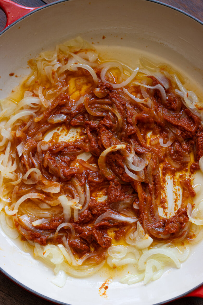 Curry paste blended well with the onions.