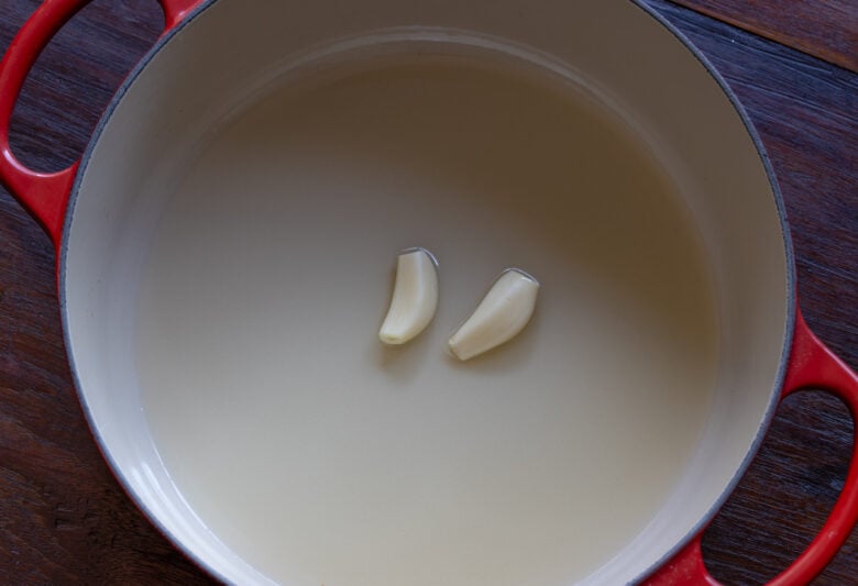 Garlic roasting in the oil.
