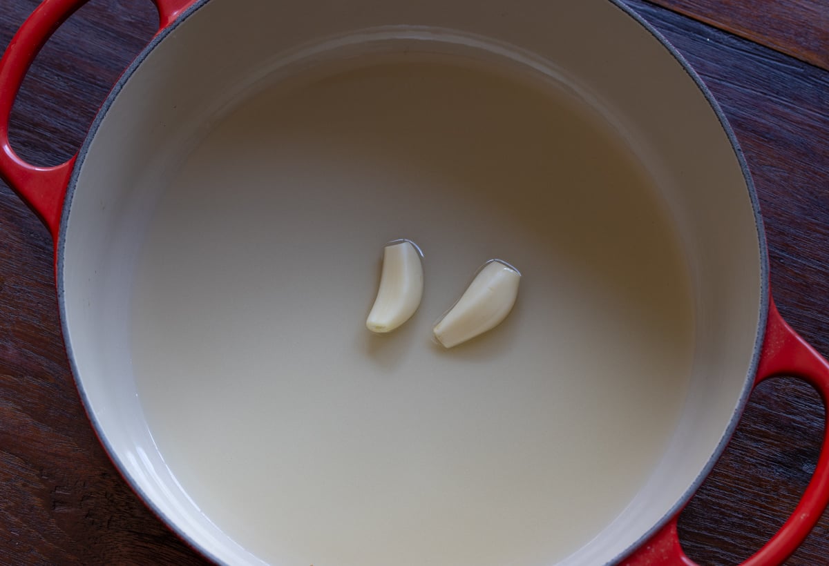 Garlic in olive oil.